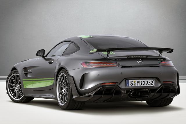 画像: GT R PROのリアビュー。エアロパーツはノーマルのGTモデルとは別モノだ。