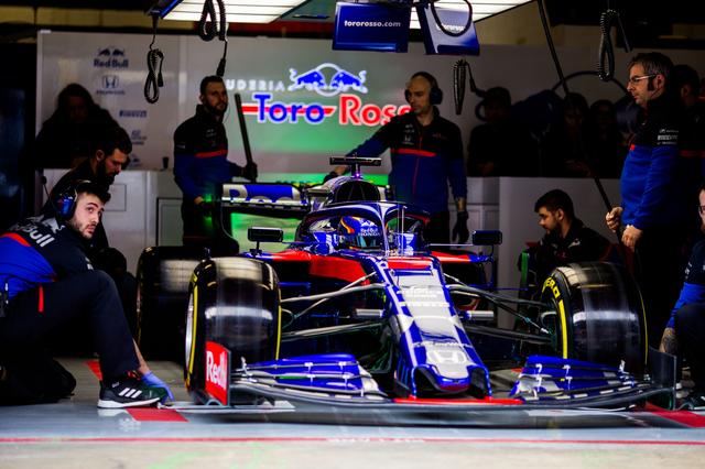 画像: 大きく進化したと言われるホンダのパワーユニット。搭載チームがAston Martin Red Bull RacingとRed Bull Toro Rosso Hondaのふたつになったことで、熟成速度のアップも期待される。チーム間でできるだけパーツを共有するのも利点となりそうだ。