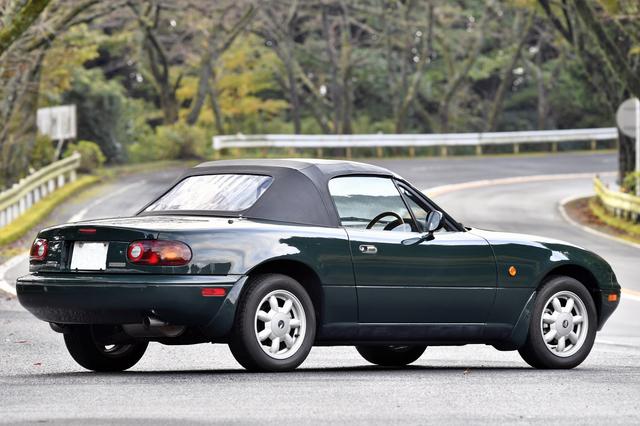 画像: 試乗車は、1.6Vスペシャル。初代NAのみリアウインドーはビニール製だった。
