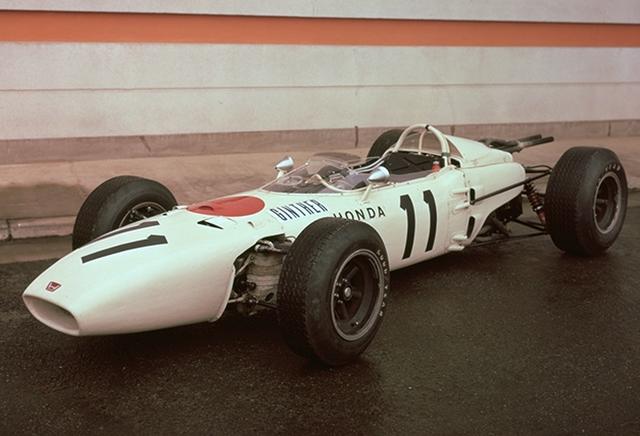 画像: 1965年にホンダが初めてF1優勝を果たした「HONDA RA272」。