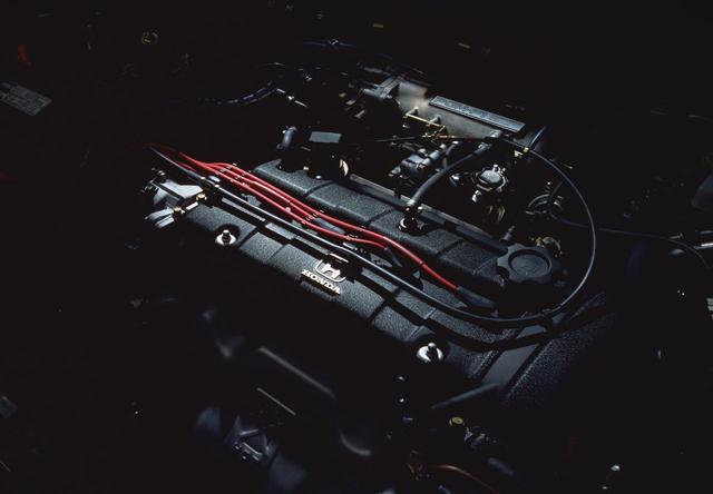 画像: H23A型2.3リッター DOHC 16バルブ + PGM-FIエンジン。