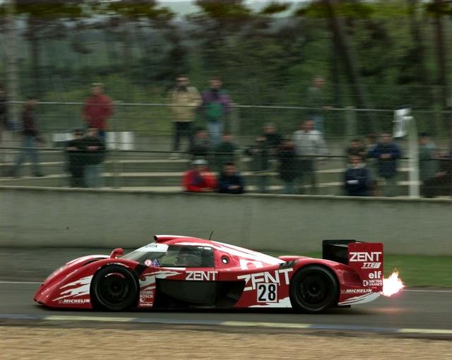 画像: 1998年のル・マン24時間レースに挑戦したトヨタTS020 GT-One。「TS020」はGT1クラスで出場。GT1とはいうものの、もはや外見も性能もプロトタイプスポーツカーだった。