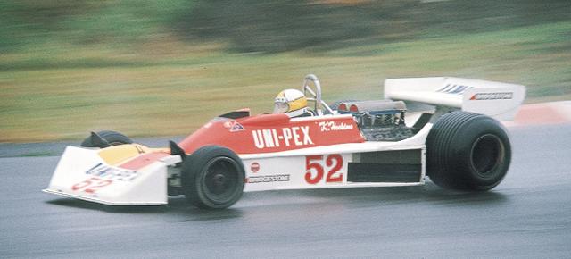 画像: 日本初開催となったF1に旧型のティレル007・フォードでスポット参戦。予選21位スタートで、大雨の中、並み居る外国勢をブチ抜き、一時は3位を走行する(1976年10月24日F1世界選手権イン・ジャパン)。