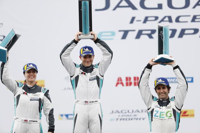 画像: あいにくの雨模様となった香港ラウンド。チャレンジングなレース展開の中、ブライアン・セラーズ(ラファエル・レターマン・ラニガン・レーシング)が優勝を飾った。