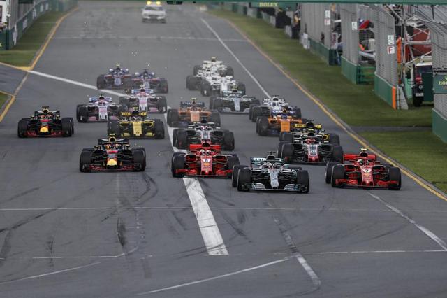 画像: 写真は2018年の開幕戦オーストラリアGP。サーキットに合わせて最適なブレーキ性能を発揮できるよう調整。ディスクとキャリパーはセンサーによって常にチェックされていて、異常が見つかった場合はドライバーにブレーキバランスを調節する指示が送られる。