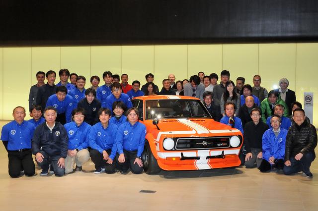 画像: 完成したサニーと、日産名車再生クラブの皆さん