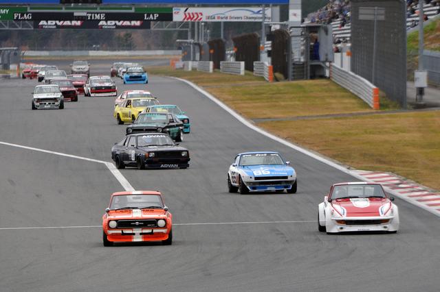画像: NISMOフェスティバルで富士スピードウェイのストレートを快調に走るサニークーペ。