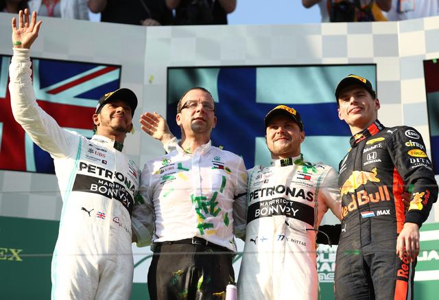 画像: F1開幕戦オーストラリアGPで表彰台を獲得したマックス・フェルスタッペン(レッドブル・ホンダ):右。フェラーリのヴェッテルをオーバーテイクするシーンは印象的だった。