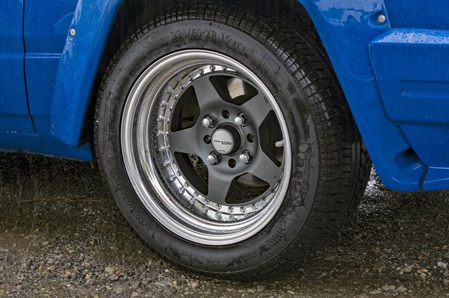 画像: 撮影車は、ワークの市販品アルミホイールに225/50R15タイヤを装着。