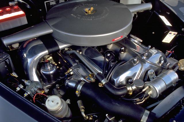 画像: 3.4Lの直6DOHCにSUツインキャブを装着し、210psと29.7kgmを発生していた。