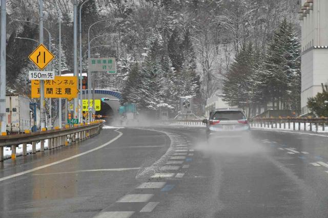 画像: ウエット :最近では突然の雨(ゲリラ豪雨)も多くなっているが、そうしたウエット路面でもグリップを確保する。