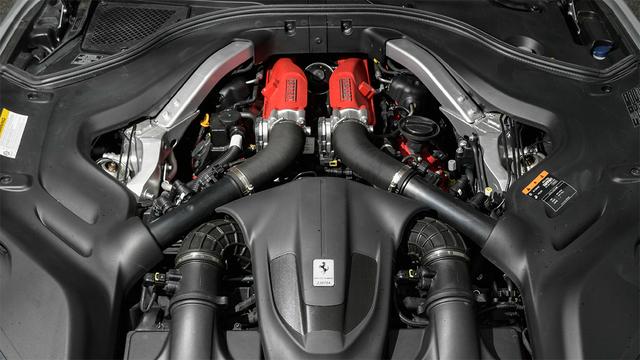 画像: ピストン、コンロッド、吸気システム、制御ソフトウエアなどの一新によって、伝統のV8ユニットはパワフルなだけでなく高い効率まで実現した。