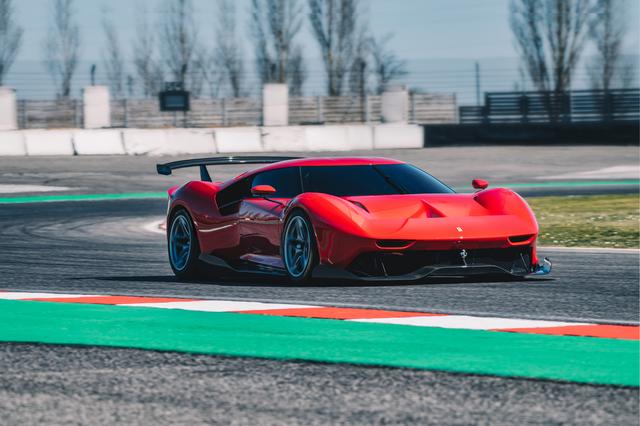 画像: フィオラノ・サーキットでの走行カット。スポーツプロトタイプカーのような雰囲気がある。