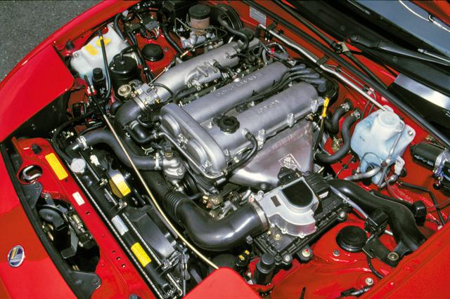 画像: 1.6L DOHCは縦置きへの変更と同時に吸排気系やバルブタイミングが変更され、ファミリア用より5psの出力向上が図られた。