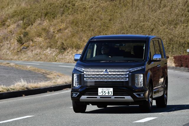 画像: かなりアグレッシブに攻めた印象のフロントマスク。上はLEDポジションランプ、下がマルチLEDヘッドライトとなる。