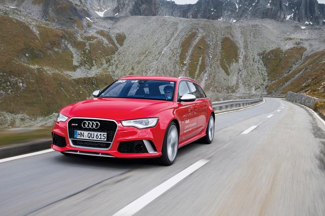 画像: RS6アバント。ライトウエイトと高剛性を兼ね備えたアルミハイブリッドボディを採用。最高出力560ps/最大トルク700Nmの4LV8TFSIツインターボを搭載し0→100km/h加速3.9秒。