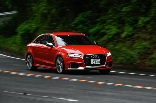 画像: RS3セダン。2.5L直列5気筒ターボエンジンによるスペシャルパフォーマンスを誇る上級コンパクトセダンは、独自のマーケットを構築する存在だ。ライバルに想定されるのは、メルセデスAMG CLA45 4マティッククーペだろうか。