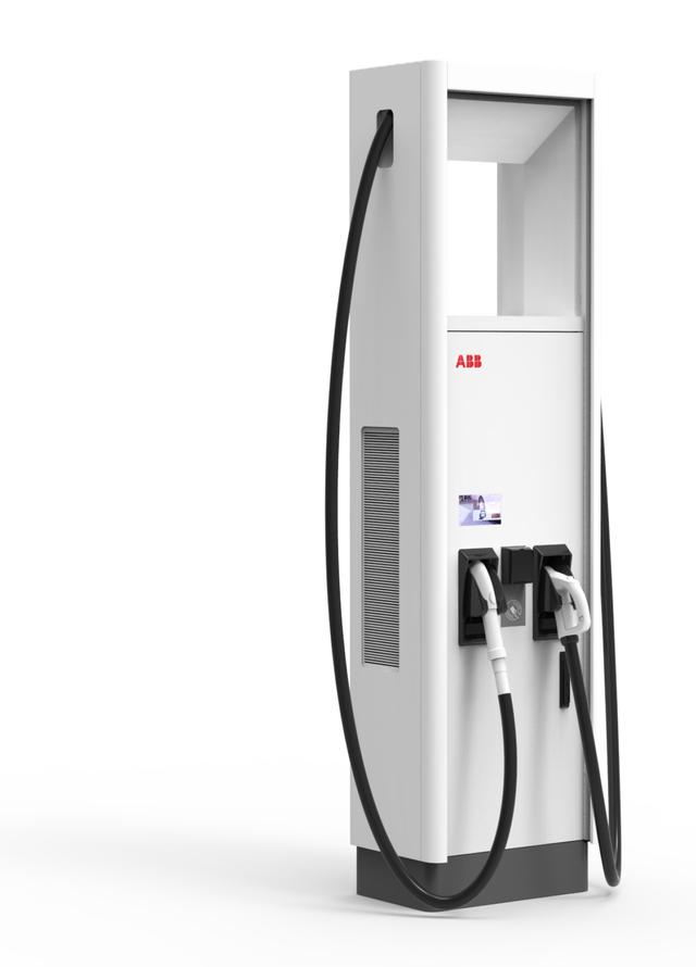 画像: 出力150kWを超える急速充電が使えるとなればタイカンの販売には追い風だ。