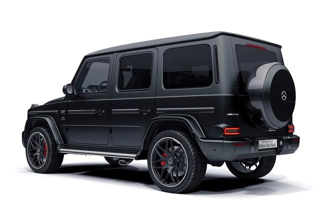 画像: スペアタイヤカバーも黒塗装されたメルセデス・AMG G63 エディション マットブラック