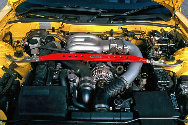 画像: 初期型RX-7用13B-REW型は255psを発生。それでも先代より50psも強力で、パワー/ウエイト・レシオは4.9kg/psという身軽さを実現している。