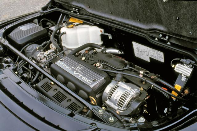 画像: ペントルーフ型燃焼室を持つC30A型DOHC VTEC。97年のタイプS追加と同時に3.2Lが追加されミッションも6速MTになった。