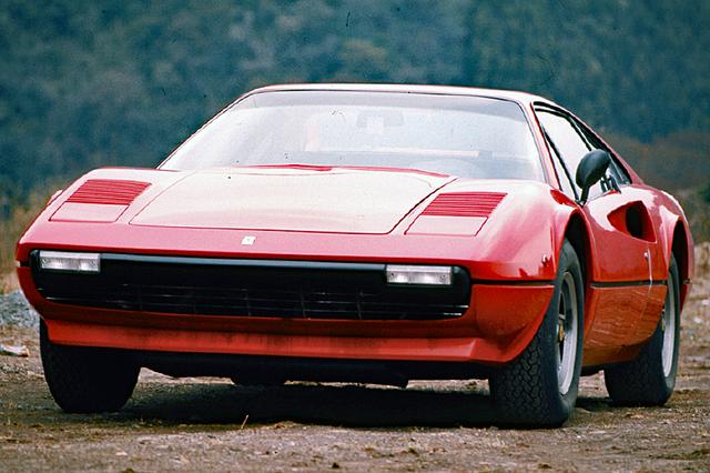 画像: 4バルブヘッドのエンジンを搭載した、308GTBクワトロバルボーレ