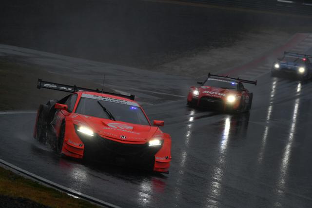 画像: RAYBRIG NSX-GTと KEIHIN NSX-GTの接触により、優勝を手にした ARTA NSX-GT。