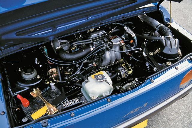 画像: スズキから供給されるアルトワークス用F6A型エンジンをミッドシップ搭載。5速MTを介して720kgの高剛性ボディを豪快に加速させた。