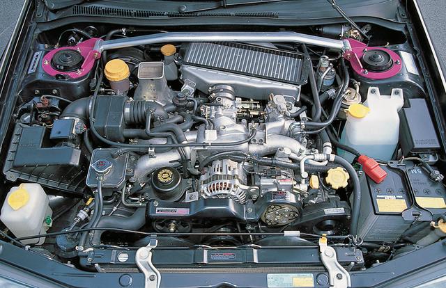 画像: EJ20型エンジンは250psと31.5kgmを発生したが、低速トルクの弱さを指摘する声もあった。