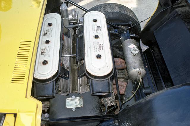 画像: ウエーバー40IDLキャブレターを4連装する4LのV12DOHCエンジンは、350ps~385psまで年々パワーアップしていった。