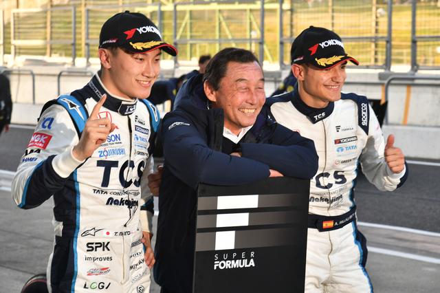 画像: ナカジマ レーシングに9年ぶりのスーパーフォーミュラ ポールポジションをもたらした牧野任祐(左)。右はチームメイトのアレックス・パロウ。中央はナカジマ レーシングの中嶋悟監督。