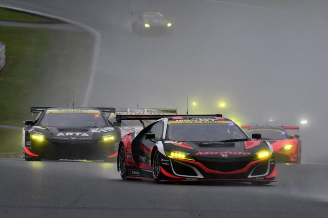 画像3: GAINER TANAX GT-Rが終盤の接戦を逃げ切り勝利!【スーパーGT選手権 Rd02】GT300クラス