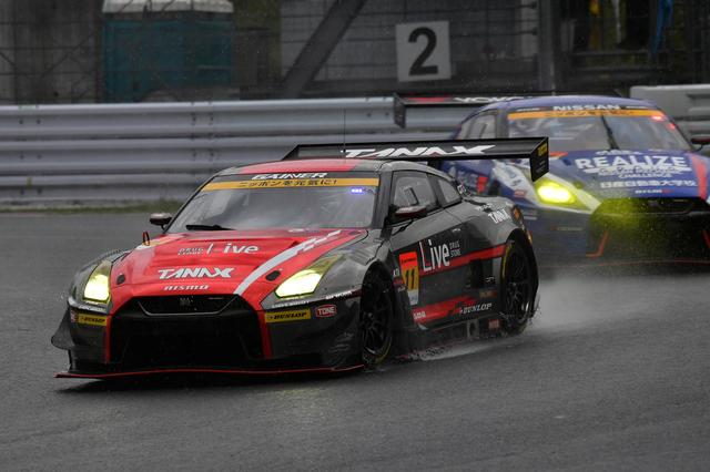 画像2: GAINER TANAX GT-Rが終盤の接戦を逃げ切り勝利!【スーパーGT選手権 Rd02】GT300クラス