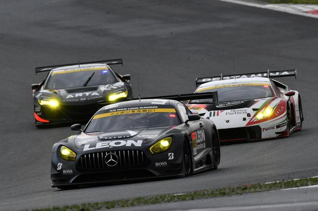 画像4: GAINER TANAX GT-Rが終盤の接戦を逃げ切り勝利!【スーパーGT選手権 Rd02】GT300クラス