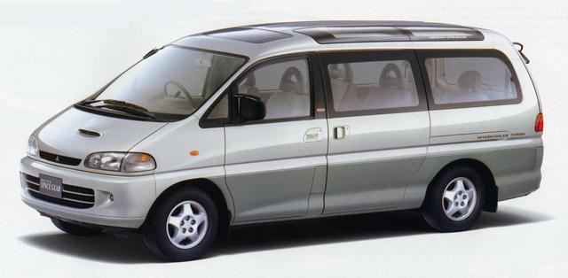 画像: 2WDモデル(ロング・ロイヤルエクシード2500ディーゼルターボ・クリスタルライトルーフ)