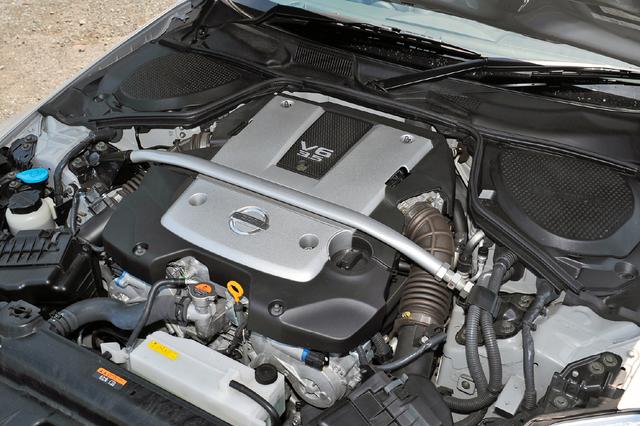 画像: VQ35DEは2005年のMCでMT車の最高出力が294psまで引き上げられた。07年には313psを発生するVQ35HRに換装される。