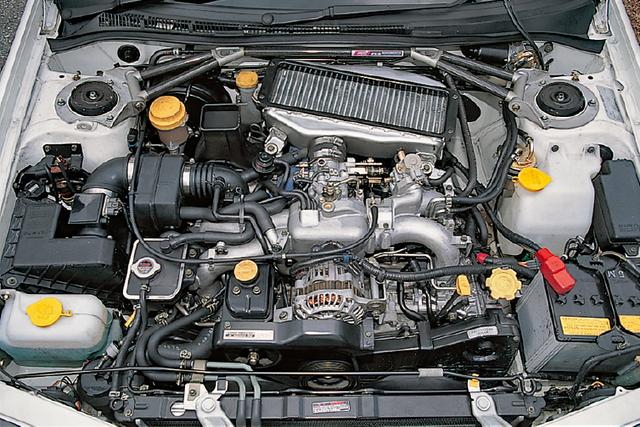 画像: エンジンはセダンが275ps/6500rpm、ワゴンは260ps/6500rom仕様を搭載。性格に合わせて出力特性を使い分ける。