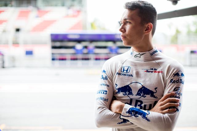 画像: ピットストップのミスで10位入賞のチャンスを失ったアレクサンダー・アルボン。11位でポイント獲得ならず。