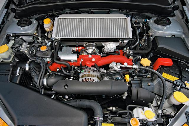 画像: 市販車で1Lあたり150ps以上を発生するEJ20はパワフルだが、もうチューンの限界。新設計エンジンの投入が待たれる。