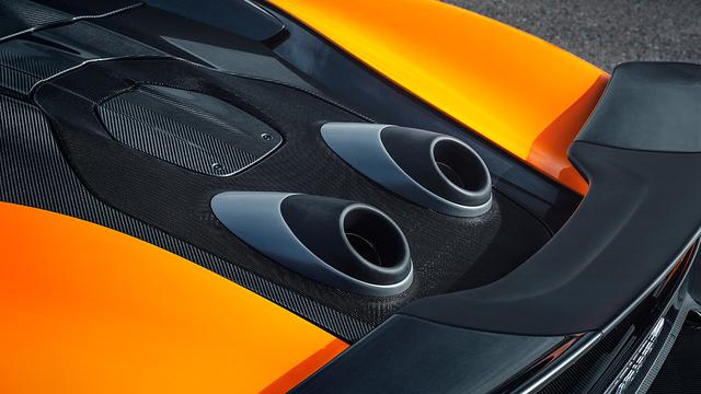 画像1: 【海外試乗】マクラーレン600LTスパイダーはサーキット走行を存分に楽しめるロードカー。限界域でもコントローラブルだ