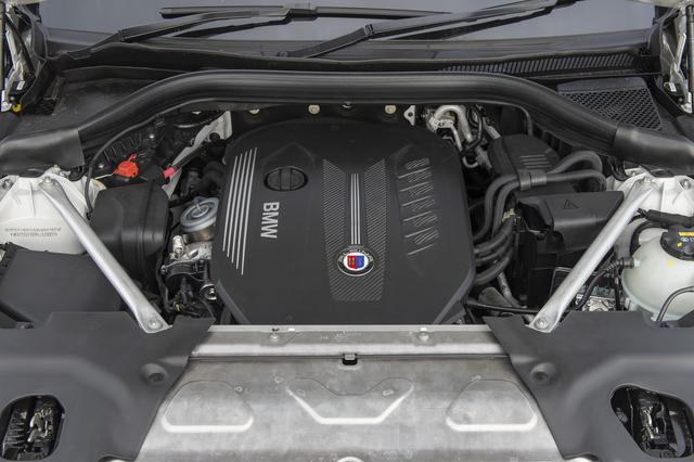 画像: アルピナ製の3L直6ディーゼルツインターボエンジンは333ps、700Nmを発生する。