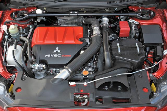 画像: 4G63型から換装された4B11型MIVECツインスクロールターボ。4G63型に対し大幅なレスポンスの向上が図られている。