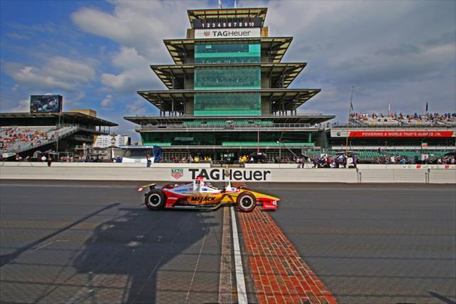 画像: 予選初日に14番グリッドを確定した佐藤琢磨(レイホール・レターマン・ラニガン・レーシング)。