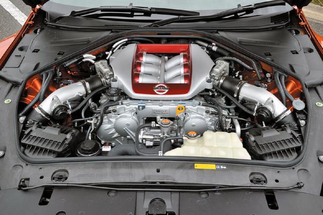 画像: 3.8L V6ツインターボのVR38DETT型を搭載。2017年モデルで大幅改良を実施し、最高出力は570ps、最大トルクは637Nmを発生する。
