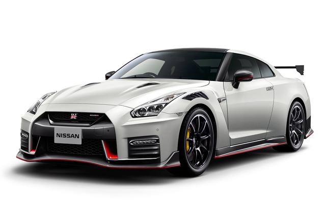 画像: GT-Rをベースに、NISMOがスーパーGTなどで培ってきたテクノロジーをおごって600psまでチューニングされた「GT-R NISMO」も設定。2020年モデルのスペックは未発表。