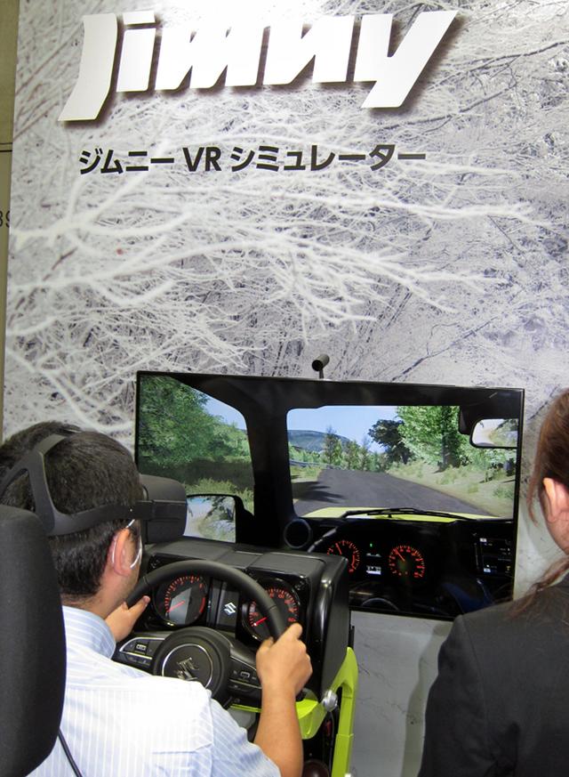 画像: ジムニーのドライビングシミュレーターには多くの人が並んでいた。