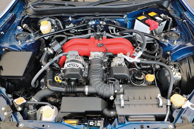 画像: 現行型のMT車のエンジンは207psと212Nmを発生。ファイナルギア比の変更(4.1→4.3)も行われた。