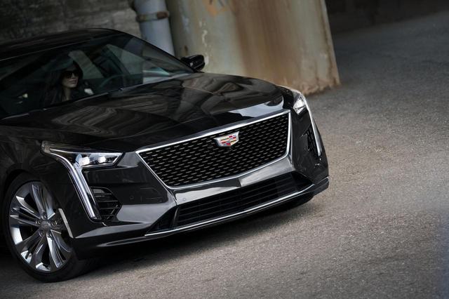 画像: フロントマスクも一新した新型キャデラック CT6。