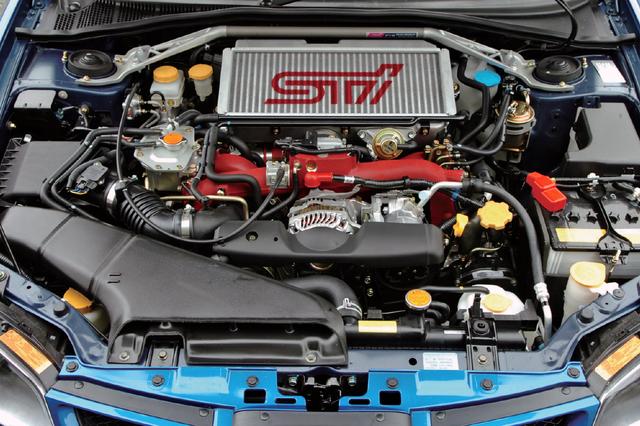 画像: エンジンは究極の43.0kgm仕様のEJ20ターボ。ターボバンドに乗った後の強烈な吹け上がりは当時の国産車随一と言える。