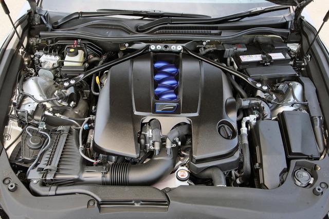 画像: 5L V8の2UR-GSEは2019年5月のマイナーチェンジで481ps/535Nmにパワーアップし、アクセルレスポンスも向上している。